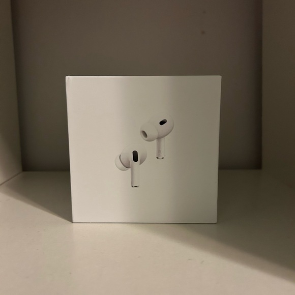Apple White Earbud Headphones with Sleek Design and Charging Case